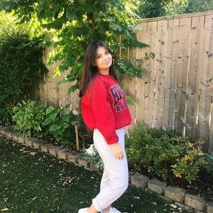 Meet your Posher, Ava